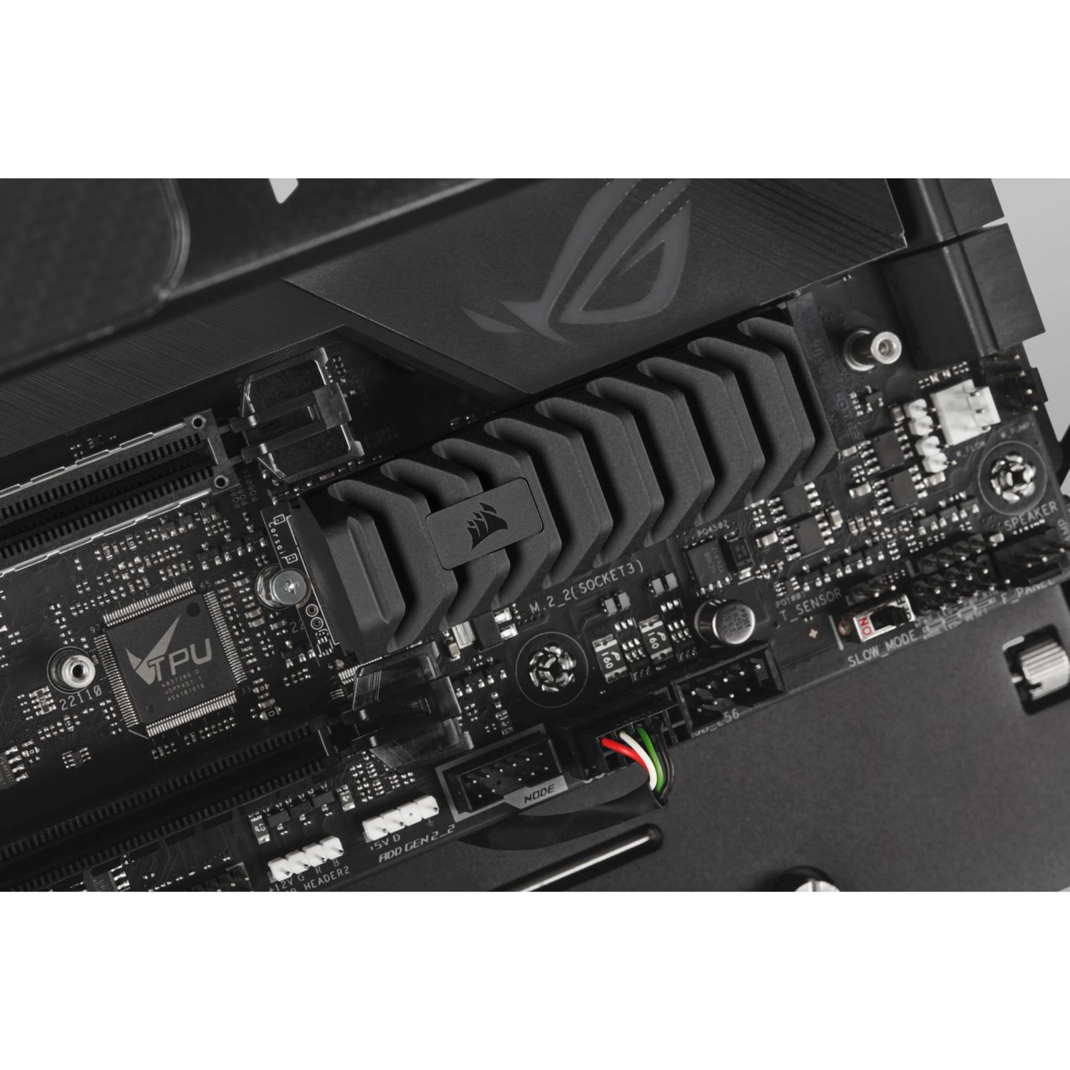 CSSD-F2000GBMP600PXT - SSD Corsair MP600 Pro 2Tb M.2 NVMe 1.4 PCIe 4.0 3D TLC NAND (CSSD-F2000GBMP600PXT)