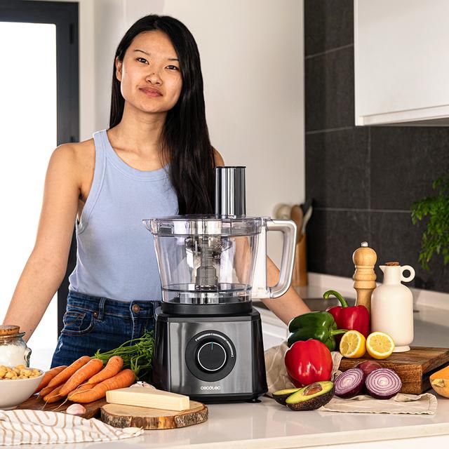 04361 - Procesador alimentos CECOTEC Paprika 2000 Full potencia mxima de 2000W, cuerpo acero inoxidable, 2velocidades y pulse. locidades y pulse. Incluye bowl de 3,5 L. Accesorios: 3 discos de corte, disco para cremas, cuchilla para picar y cuchilla para (04361)