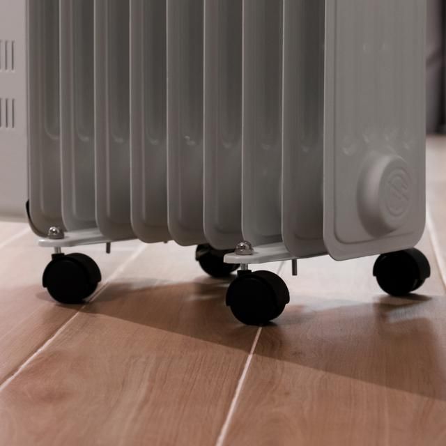 05882 - Radiador Porttil de Aceite CECOTEC ReadyWarm 9000 Space 800W 3 Niveles de Potencia Apagado Automtico Piso Blanco (05882)