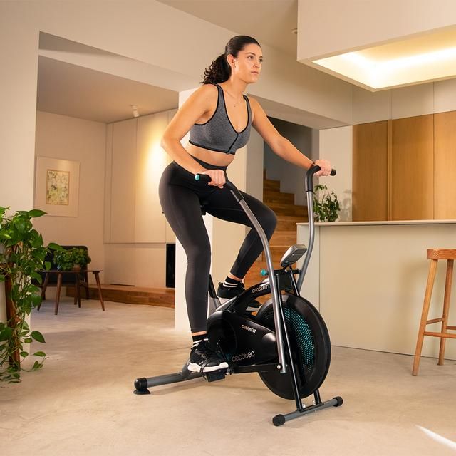 07228 - Bicicleta Esttica CECOTEC Drumfit CrossFit 1000 Eolo, con resistencia al aire ajustable manualmente. Silln ajustable verticalmente. Pantalla LCD. Pedaleo bidireccional. Peso mximo de 100 kg y altura mxima 180 cm.(07228)