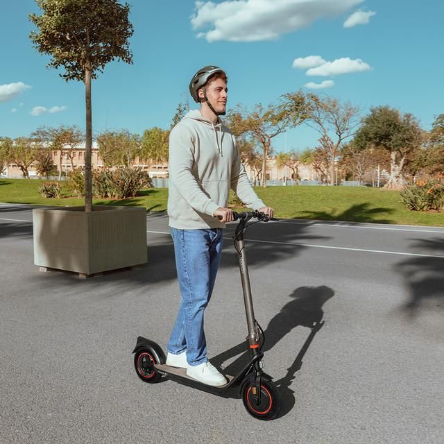 06153 - Patinete Cecotec Bongo G40 XXL Connected, con base ultrawide, 700w, neumticos 10