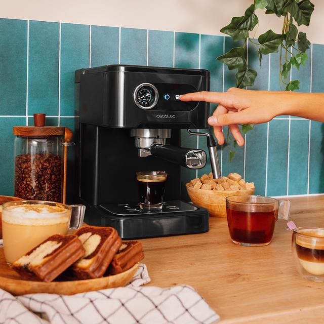 00271 - Cafetera Cecotec Power Espresso 20 Pro, para caf� espresso y cappuccino, con 20 bares y vaporizador orientable. (00271)