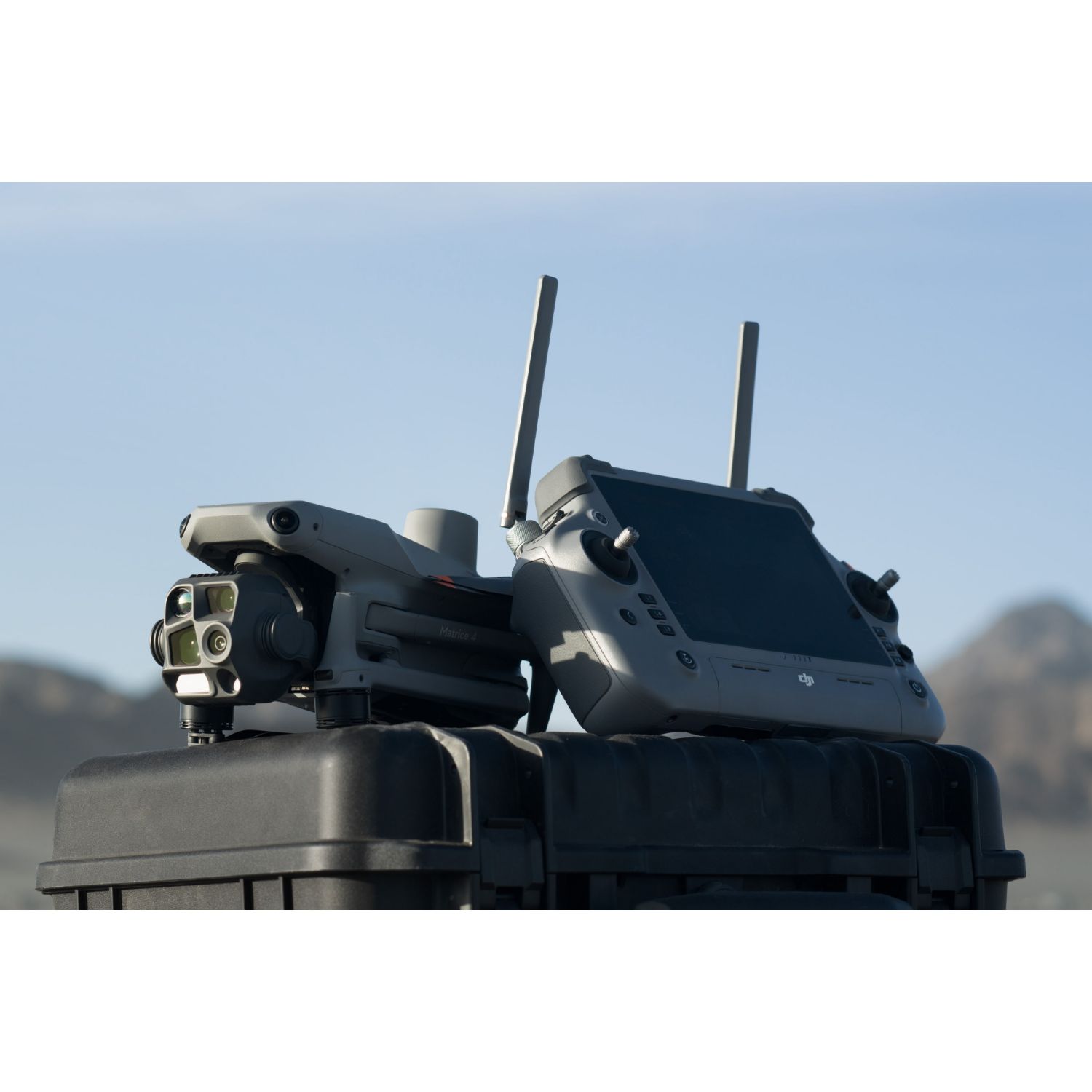 CP.RC.00000031.01 - Control remoto DJI RC PLUS 2 para drones, IP54, HDMI, BT5.2, bateria de 6500mAh, transmisiones de video n�tidas hasta 25km. (CP.RC.00000031.01)