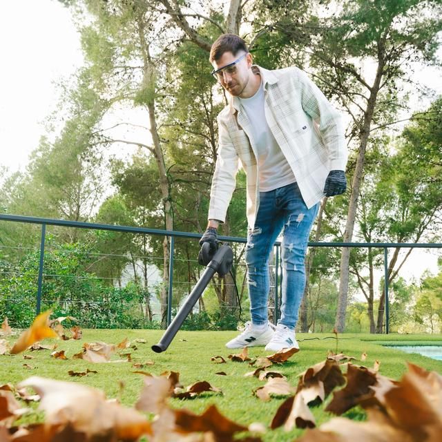 A01_EU01_110808 - Soplador Cecotec AirForce 720 700w Libertad de movimiento, cable 3m. Multifunci�n con m�ltiples accesorios. M�xima versatilidad.(A01_EU01_110808)