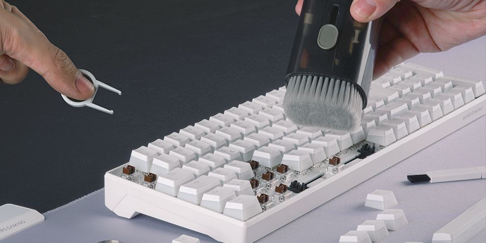 MAKIT - Kit de Limpieza MARS GAMING 21en1, Accesorios especficos para una limpieza profunda y detallada, Cuidado integral desde teclados y auriculares hasta cmaras. (MAKIT)