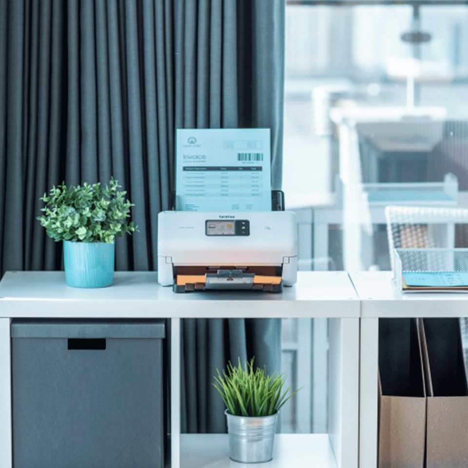 ADS4550WUN1 - Esc�ner sobremesa Brother ADS4550W doble cara, tarjeta de red cableada y Wifi, ADF 60hojas, Velocidad 35hpm/70ppm, 6.000 hojas/dia. (ADS4550WUN1)