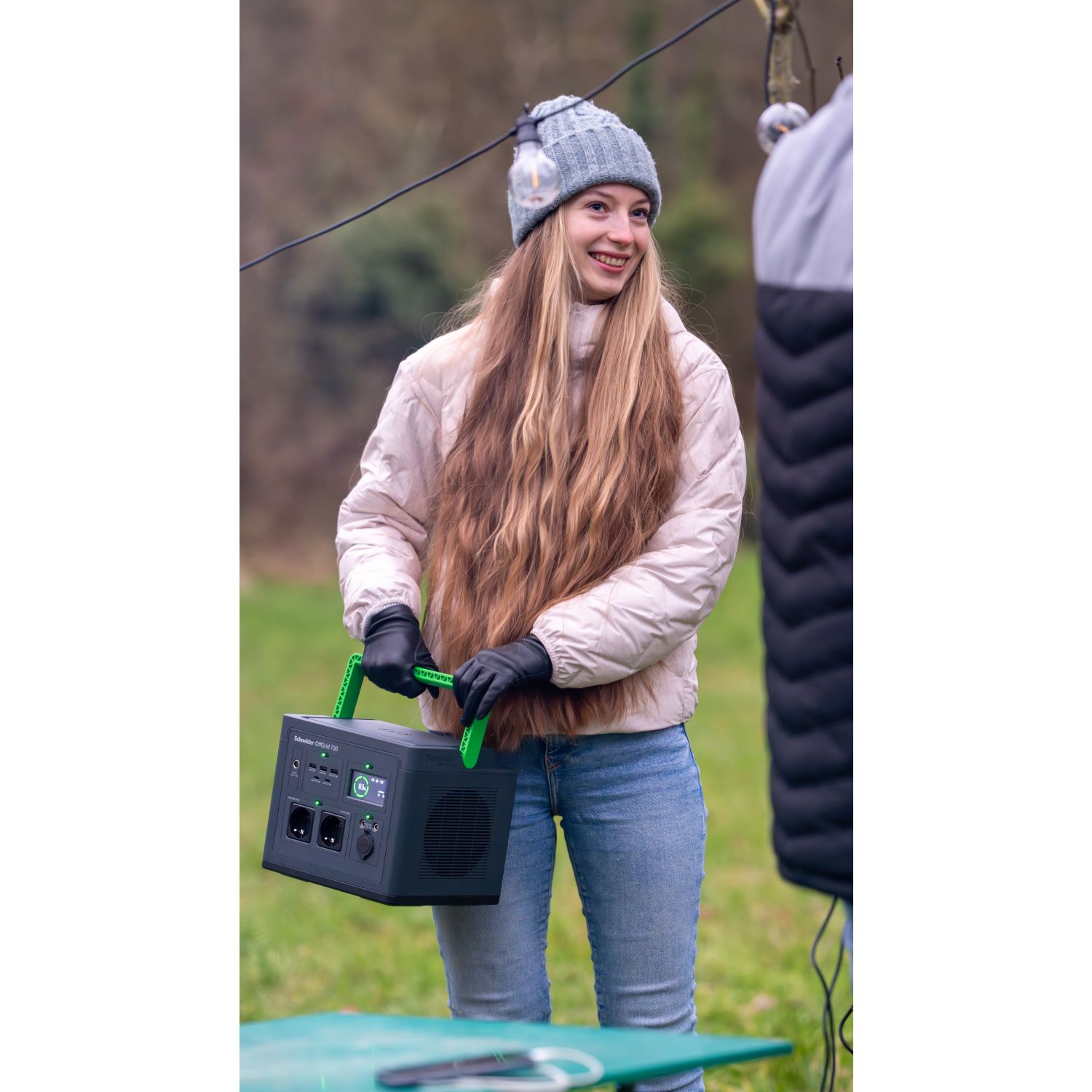 PPS330-GR - Power Station APC 330W Carga por panel Solar/Usb-C PD/corriente directa, LCD, 2Tomas AC, 3Usb-A, 1PD. (PPS330-GR)