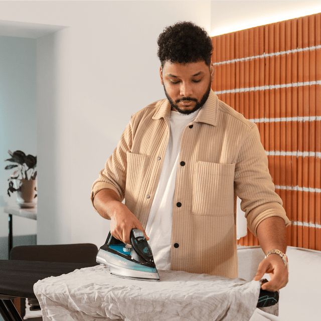 01867 - Plancha horizontal Cecotec IronHero 2600 Force, 2600 W, golpe de vapor 210 g/min y suela de gran resistencia con un deslizamiento perfecto. (01867)