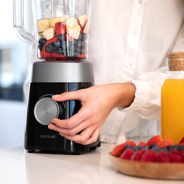 03915 - Batidora Cecotec Power Black Titanium 1300MAX B, de vaso de 1300 W de maxima potencia, con cuchilla de 4 hojas con recubrimiento de titanio negro y jarra de 1,5 L de capacidad. Cuenta con 2 velocidades m�s funci�n Pulse.(03915)