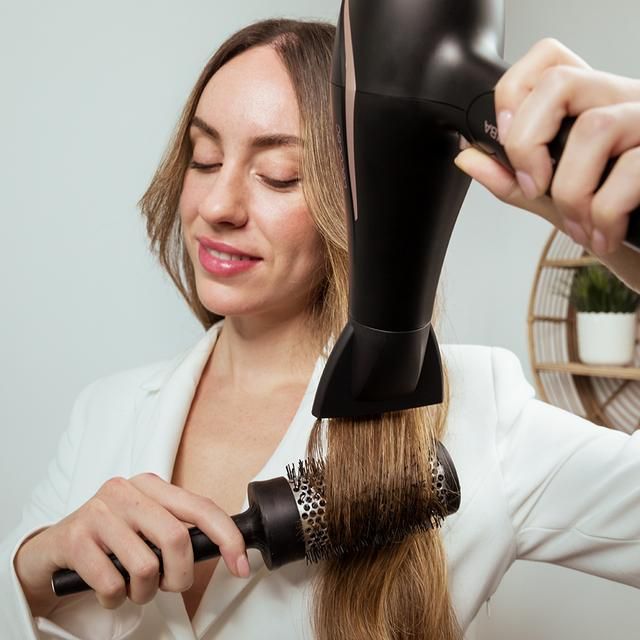 04414 - Secador de pelo plegable Cecotec IoniCare &Go Glow con 2200W de potencia, aire fr�o, boquilla y difusor. (04414)