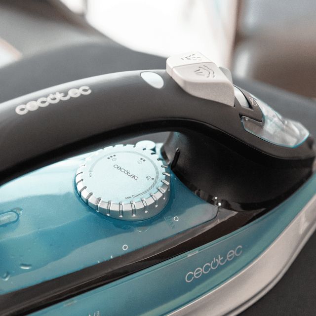 01867 - Plancha horizontal Cecotec IronHero 2600 Force, 2600 W, golpe de vapor 210 g/min y suela de gran resistencia con un deslizamiento perfecto. (01867)