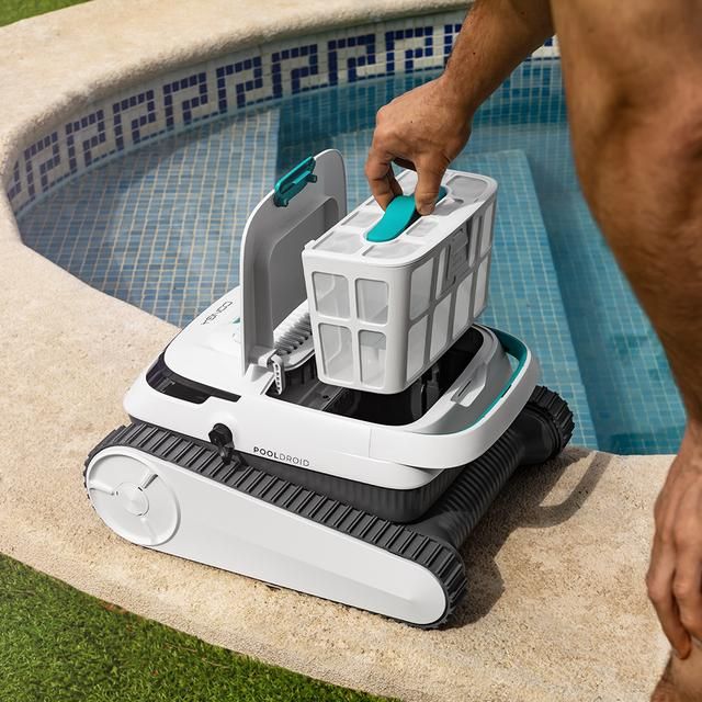 A01_EU01_108205 - Robot limpiapiscinas CECOTEC Conga Pooldroid 5000 TotalClean Pearl, para fondos, paredes y lnea de flotacin Apto para superficies de hasta 100 m2 y pendiente mxima de 90. ScubaDriving Tech, limpieza ordenada. 120 minutos de autonoma.(A01_EU01_108205)