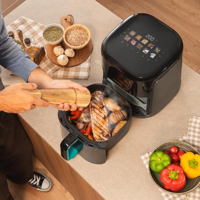 A01_EU01_101137 - Freidora de aire Cecotec Cecofry&Grill Smokin'Prime 8500, con doble resistencia para dorado perfecto y sabor de parrilla en carnes, capacidad de 8.5 litros y potencia de 2300 W para platos saludables. (A01_EU01_101137)