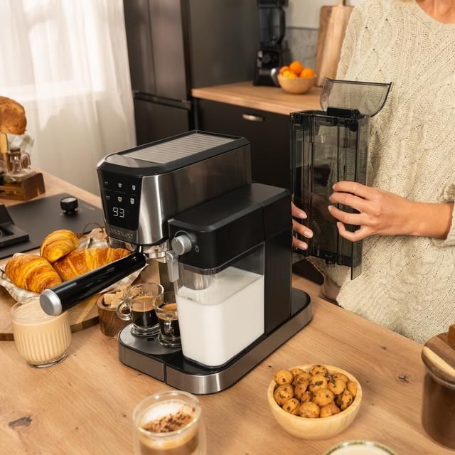 00651 - Cafetera Semiautom�tica CECOTEC Power Espresso 20 Cream 1350W Espresso/Cappuccino/Latte Pantalla T�ctil Color Sistema Thermoblock 20 Bares Dep�sito Leche 700ml Dep�sito Agua 1L 2 Tazas Negra/Acero Inoxidable (00651)