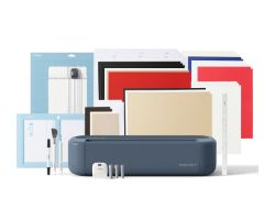 2012945 - Maquina Cricut Maker 5 Essentials Bundle Apta para trabajar con mas de 300 materiales. Estructura compacta para ahorrar espacio. Soporta Smart Materials para corte sin tapete. Incluye herramientas y accesorios para 65 proyectos. Azul(2012945)