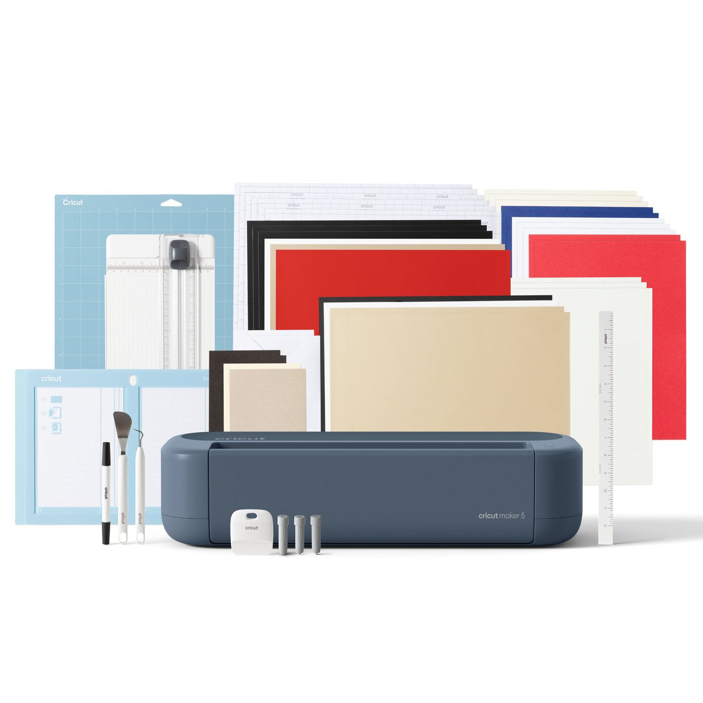 2012945 - Maquina Cricut Maker 5 Essentials Bundle Apta para trabajar con mas de 300 materiales. Estructura compacta para ahorrar espacio. Soporta Smart Materials para corte sin tapete. Incluye herramientas y accesorios para 65 proyectos. Azul(2012945)