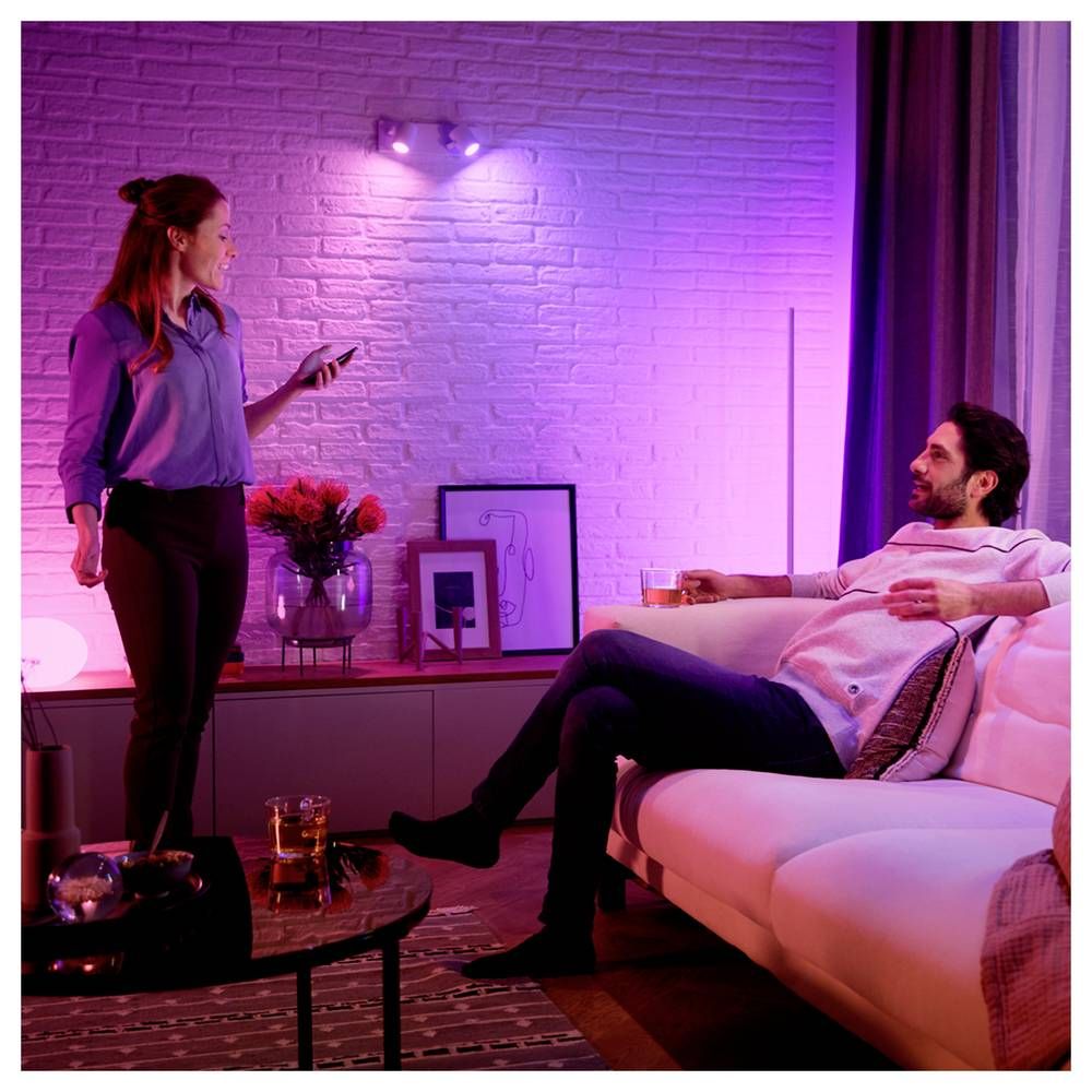 929003666513 - Philips Hue. Bombilla LED inteligente con iluminaci�n RGB+W regulable y controlable desde la app Philips Hue. Permite personalizar ambientes, ajustar brillo, colores y crear escenas de iluminaci�n.(929003666513)