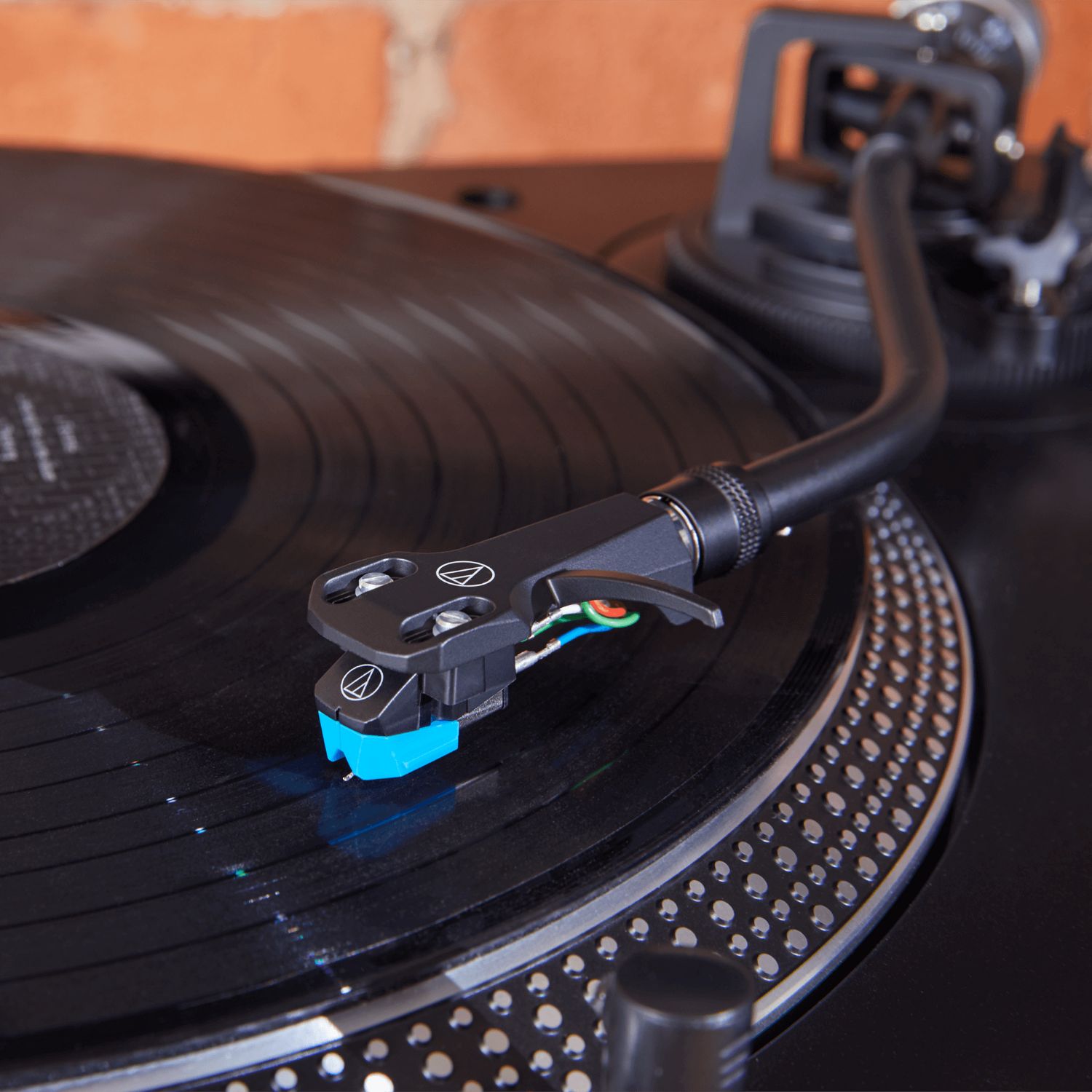 AT-VM95C/H - C�psula Audio-Technica Est�reo con Aguja C�nica sobre Cabezal AT-HS6 (AT-VM95C/H)