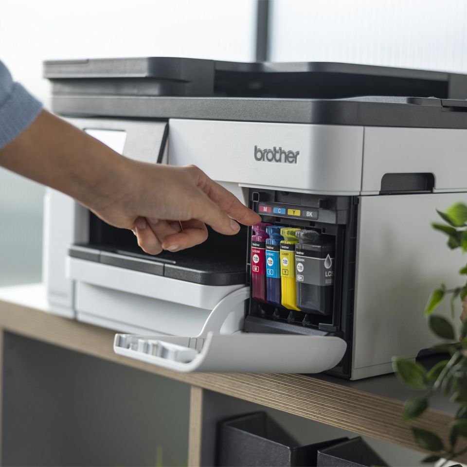 MFCJ5010DWRE1 - Impresora Multifunci�n Brother Pantalla 2.7? 1200x4800dpi A4 Color ADF 50 hojas 1xUSB 2.0 WiFi Ethernet GbE Fax D�plex Blanca (MFC-J5010DWRE1)