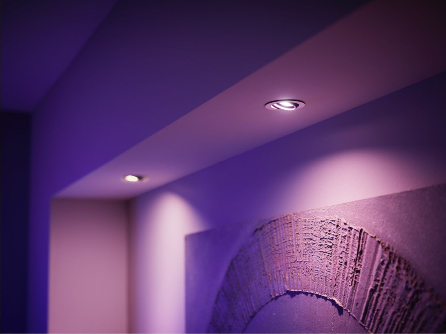 929003666502 - Philips Hue. Bombilla LED inteligente con iluminaci�n RGB+W.Regulable y compatible con la app Philips Hue. Permite ajustar brillo, colores y escenas para crear distintos ambientes.(929003666502)