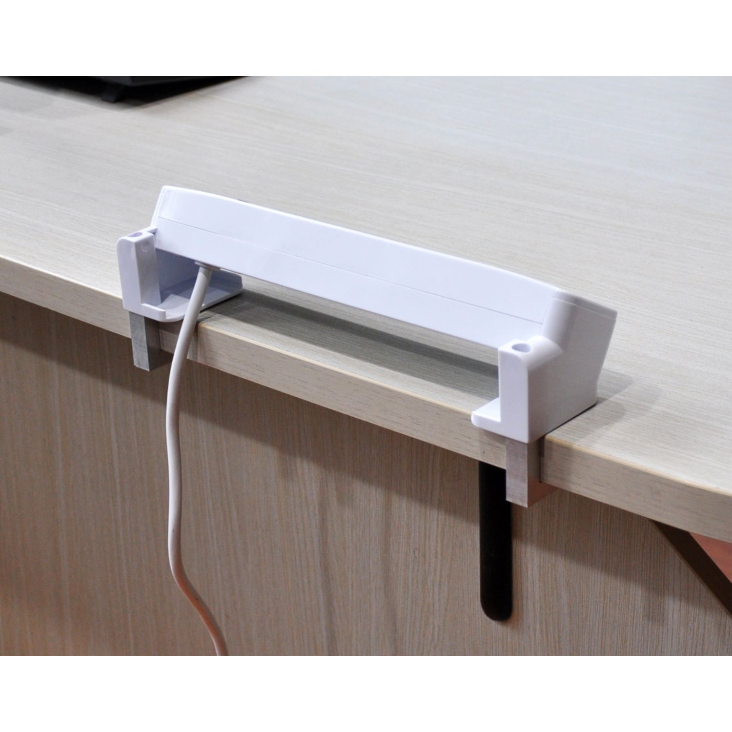 EQ245556 - Regleta de Alimentacion Equip con Abrazadera 3 Tomas Schuko 2xUSB-C 1xUSB-A Carga Rapida 20W Blanco (EQ245556)
