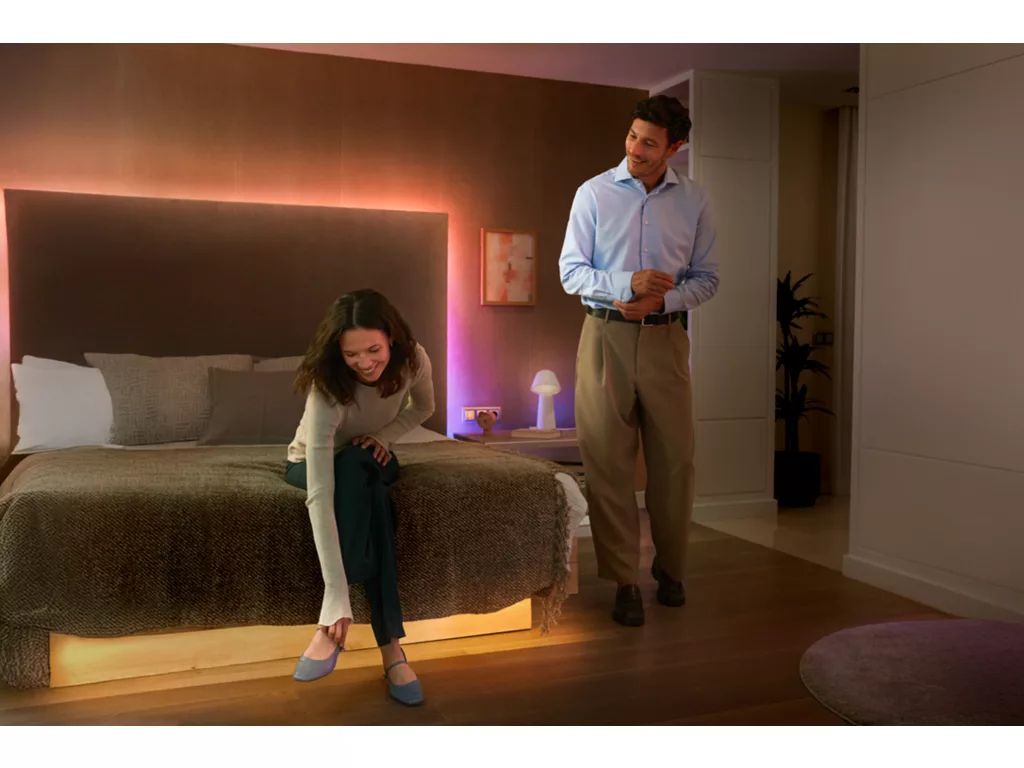 929004610802 - Philips Hue Flux LED tira inteligente. Control app Philips Hue. Ajuste de temperatura de luz y compatibilidad con sistemas de hogar inteligente.10m.Iluminaci�n blanca y colore.(929004610802)